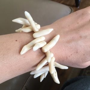 Natural white Coral bracelet and earrings